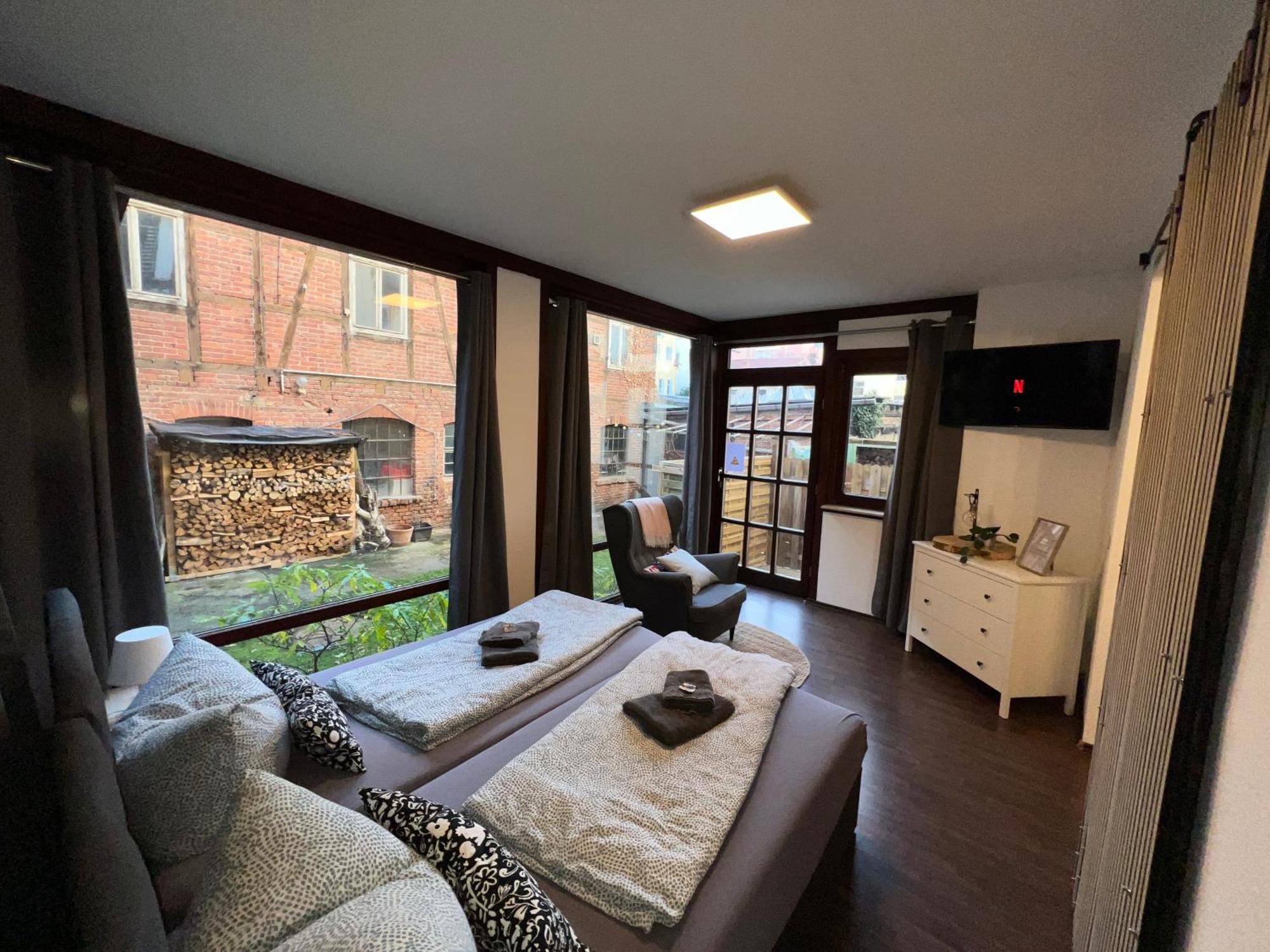 Apartment Humboldt 3 Schlafzimmer,Wifi, Netflix Parken, Terrasse, Klimatisiert, Naehe Zentrum Jena Exterior foto